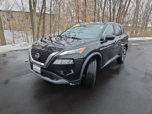 Used 2023 Nissan Rogue SV image 4