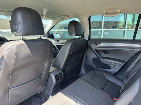 Used 2019 Volkswagen e-Golf SEL Premium image 35