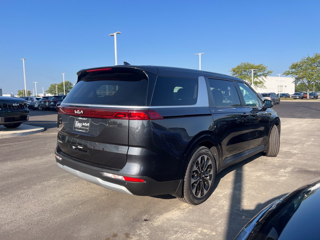 Certified 2024 Kia Carnival EX FWD image 4