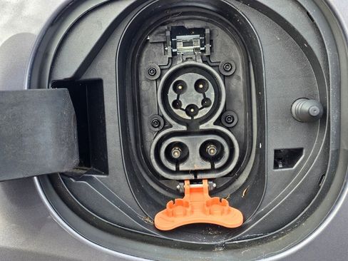 Used 2022 Chevrolet Bolt LT w/ Infotainment Package image 34