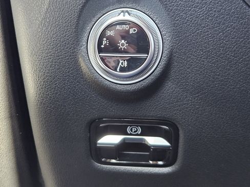 Certified 2025 Mercedes-Benz C 300 4MATIC Sedan image 23