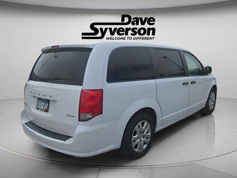 Used 2019 Dodge Grand Caravan SE FWD image 4