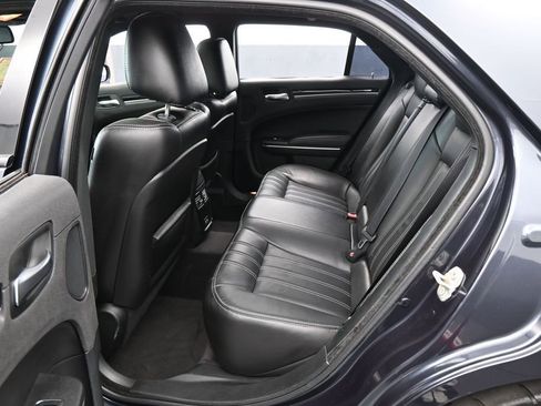 Used 2018 Chrysler 300 S w/ 300S Premium Group RWD image 32