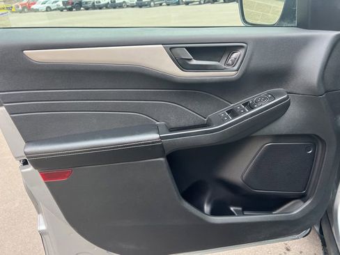 Used 2022 Ford Escape SE image 17