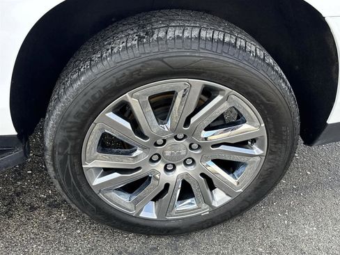 Used 2021 GMC Yukon XL SLT w/ SLT Premium Package image 11