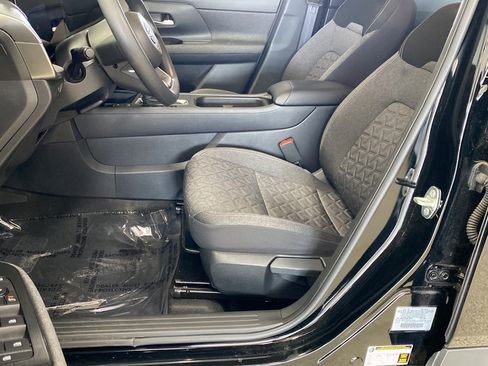 Used 2025 Nissan Kicks SV FWD image 9