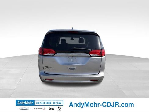 Used 2017 Chrysler Pacifica LX FWD image 6