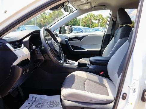 Used 2025 Toyota RAV4 XLE FWD image 8