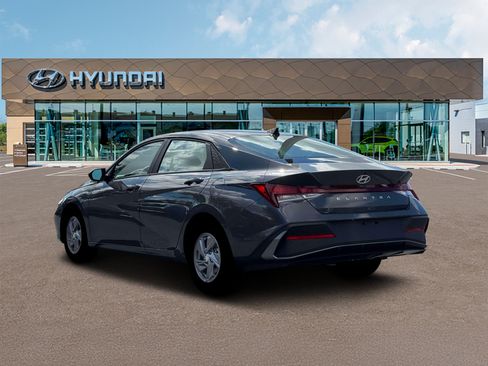 New 2026 Hyundai Elantra SE FWD image 5
