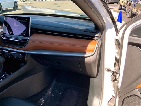 Used 2025 Jeep Compass Limited w/ Sun & Sound Group image 17