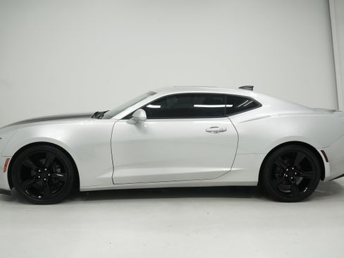 Used 2016 Chevrolet Camaro LT RWD image 7