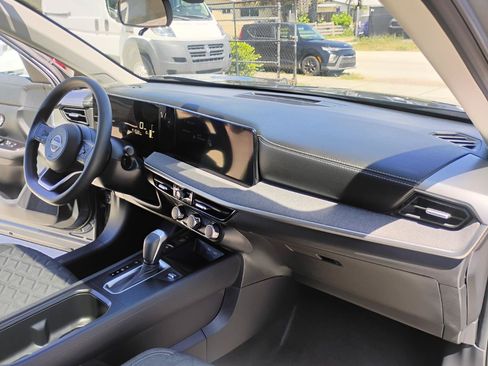 Used 2025 Nissan Kicks SV w/ SV Premium Package FWD image 46