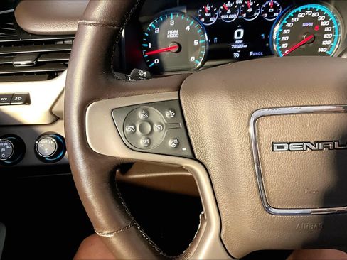 Used 2020 GMC Yukon XL Denali w/ Denali Premium Package AWD/4WD image 24