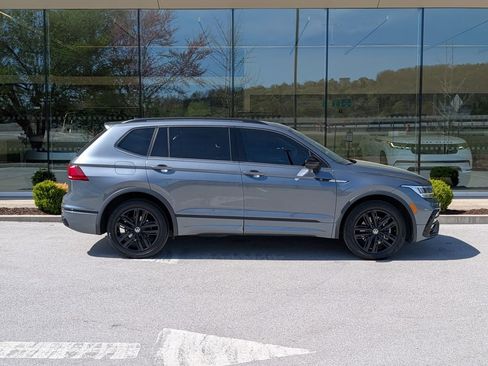 Used 2022 Volkswagen Tiguan SE R-Line image 8
