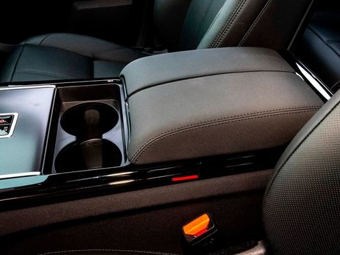 New 2026 Land Rover Range Rover Velar Dynamic SE image 31