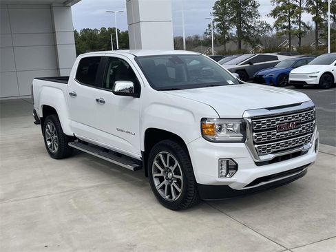 Used 2022 GMC Canyon Denali image 4
