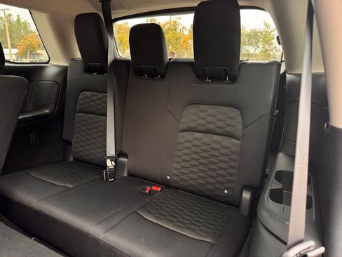 Used 2024 Nissan Pathfinder SV image 18