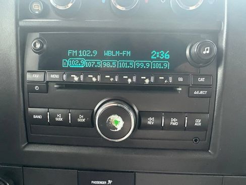 Used 2017 Chevrolet Express 2500 RWD image 22