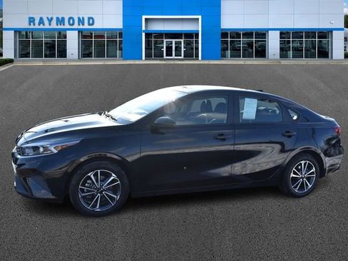 Certified 2022 Kia Forte LXS image 7