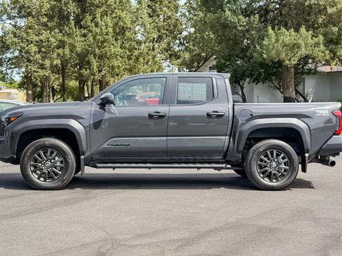 Used 2025 Toyota Tacoma TRD Off-Road AWD/4WD image 8