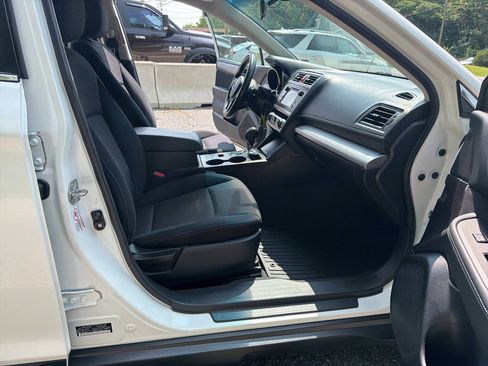 Used 2017 Subaru Outback 2.5i AWD/4WD image 23