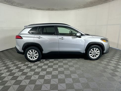 Used 2022 Toyota Corolla Cross LE FWD image 2
