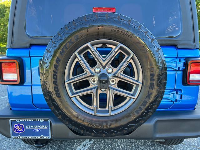 Used 2025 Jeep Wrangler Sport AWD/4WD image 15