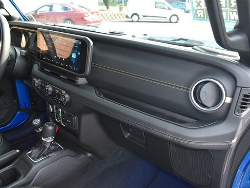 Used 2024 Jeep Wrangler Unlimited Sahara w/ Technology Group AWD/4WD image 30