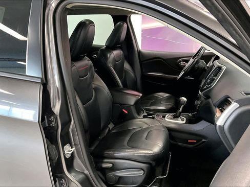 Used 2014 Jeep Cherokee Trailhawk w/ Comfort/Convenience Group image 12