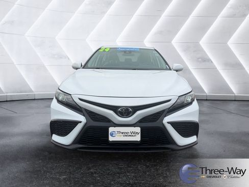 Used 2024 Toyota Camry SE image 8