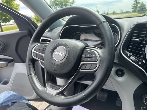 Used 2019 Jeep Cherokee Limited w/ Luxury Group FWD image 21