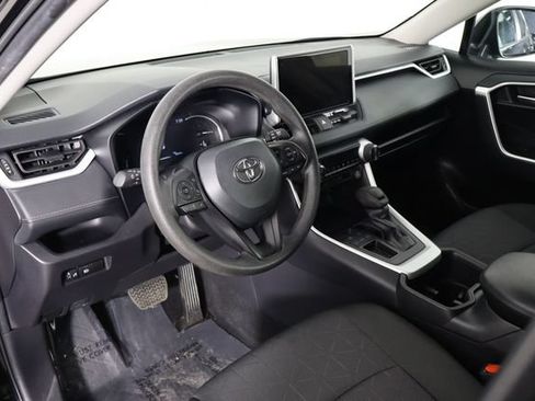 Used 2025 Toyota RAV4 XLE FWD image 23