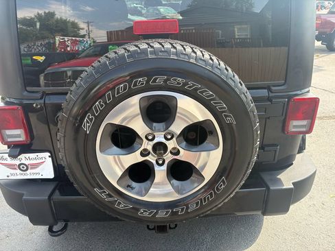 Used 2017 Jeep Wrangler Unlimited Sahara AWD/4WD image 16
