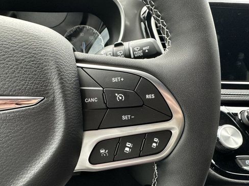 New 2026 Chrysler Pacifica Select image 24