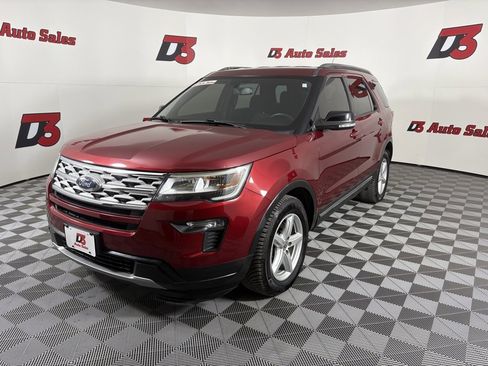 Used 2018 Ford Explorer XLT w/ Equipment Group 201A image 2