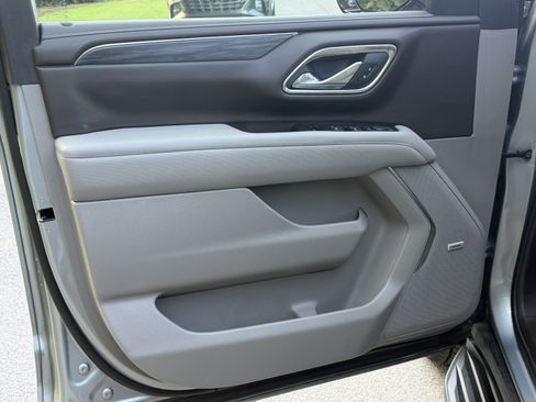 Used 2024 GMC Yukon XL SLT RWD image 4