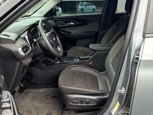 Used 2023 Chevrolet TrailBlazer LT FWD image 9