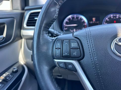 Used 2016 Toyota Highlander XLE image 29