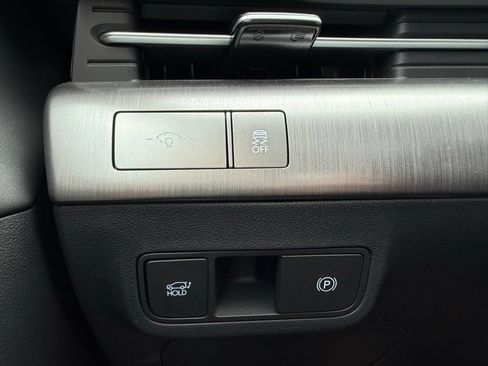 Certified 2025 Hyundai Kona Limited FWD image 30