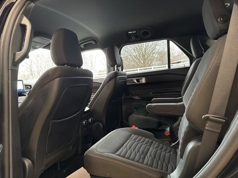 Used 2020 Ford Explorer XLT image 30