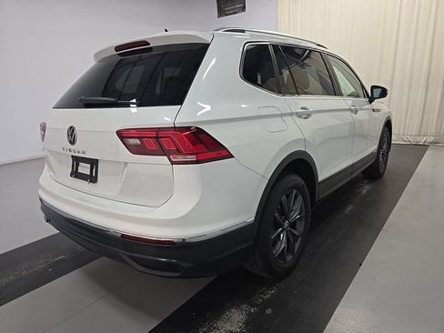 Used 2023 Volkswagen Tiguan SE FWD image 3