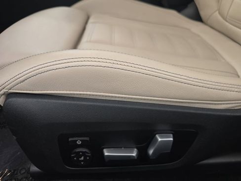 Used 2023 BMW 430i Convertible w/ Premium Package image 28