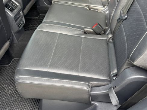 Used 2020 Volkswagen Tiguan SE w/ Panoramic Sunroof Package image 16