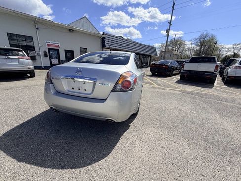 Used 2010 Nissan Altima Hybrid Sedan image 11