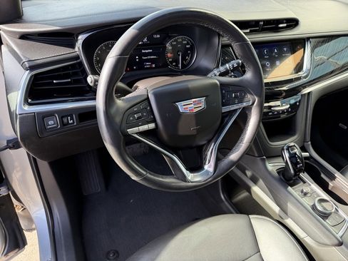Used 2023 Cadillac XT6 Premium Luxury image 8