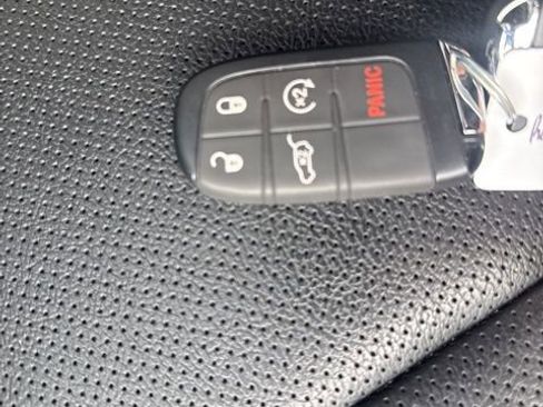 Used 2025 Jeep Compass Trailhawk w/ Trailhawk Elite Group image 30