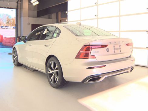 Used 2019 Volvo S60 T6 R-Design image 4