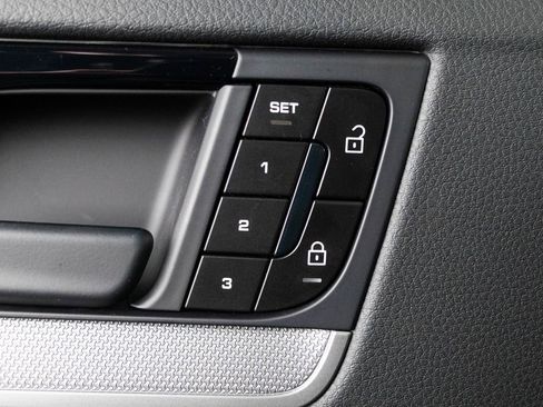 Certified 2026 Porsche Cayenne AWD/4WD image 19