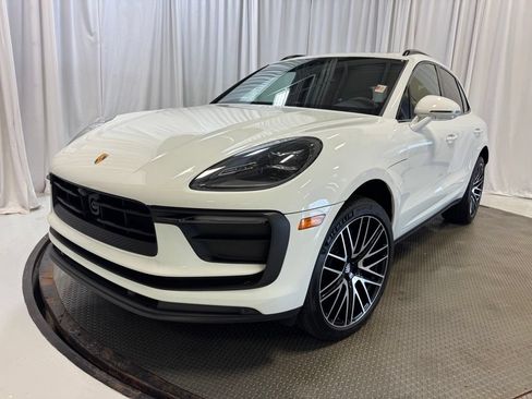 Used 2025 Porsche Macan w/ Premium Package Plus AWD/4WD image 41