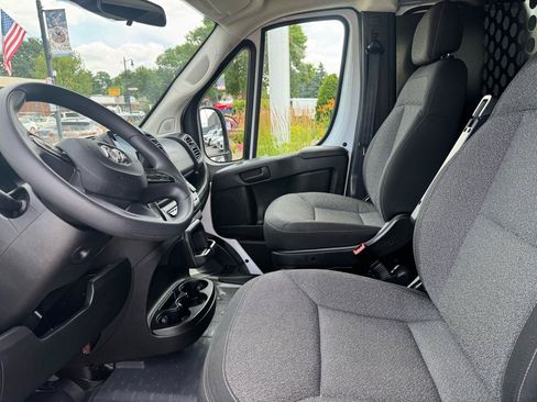 Used 2025 RAM ProMaster 2500 w/ U-Haul Equipment Group FWD image 15